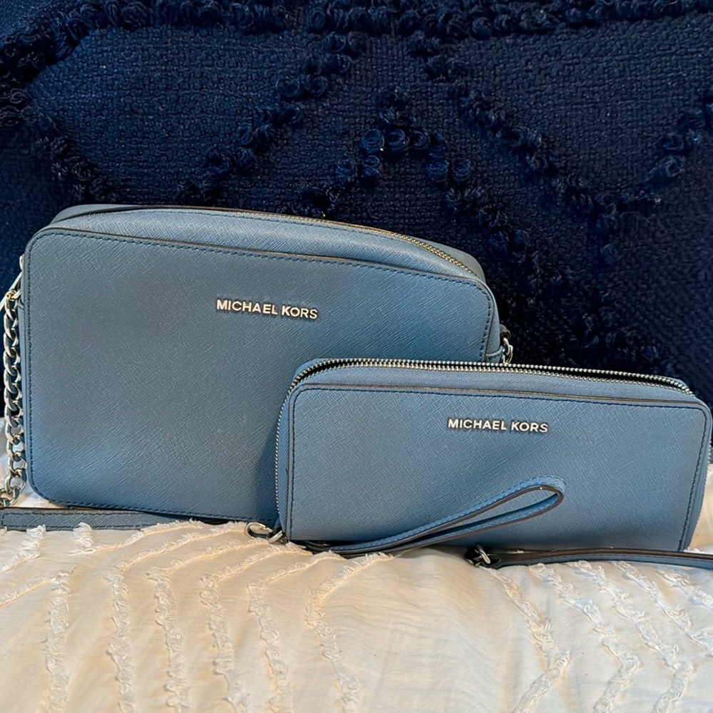 Michael Kors jet set crossbody and matching leather continental wristlet (blue)